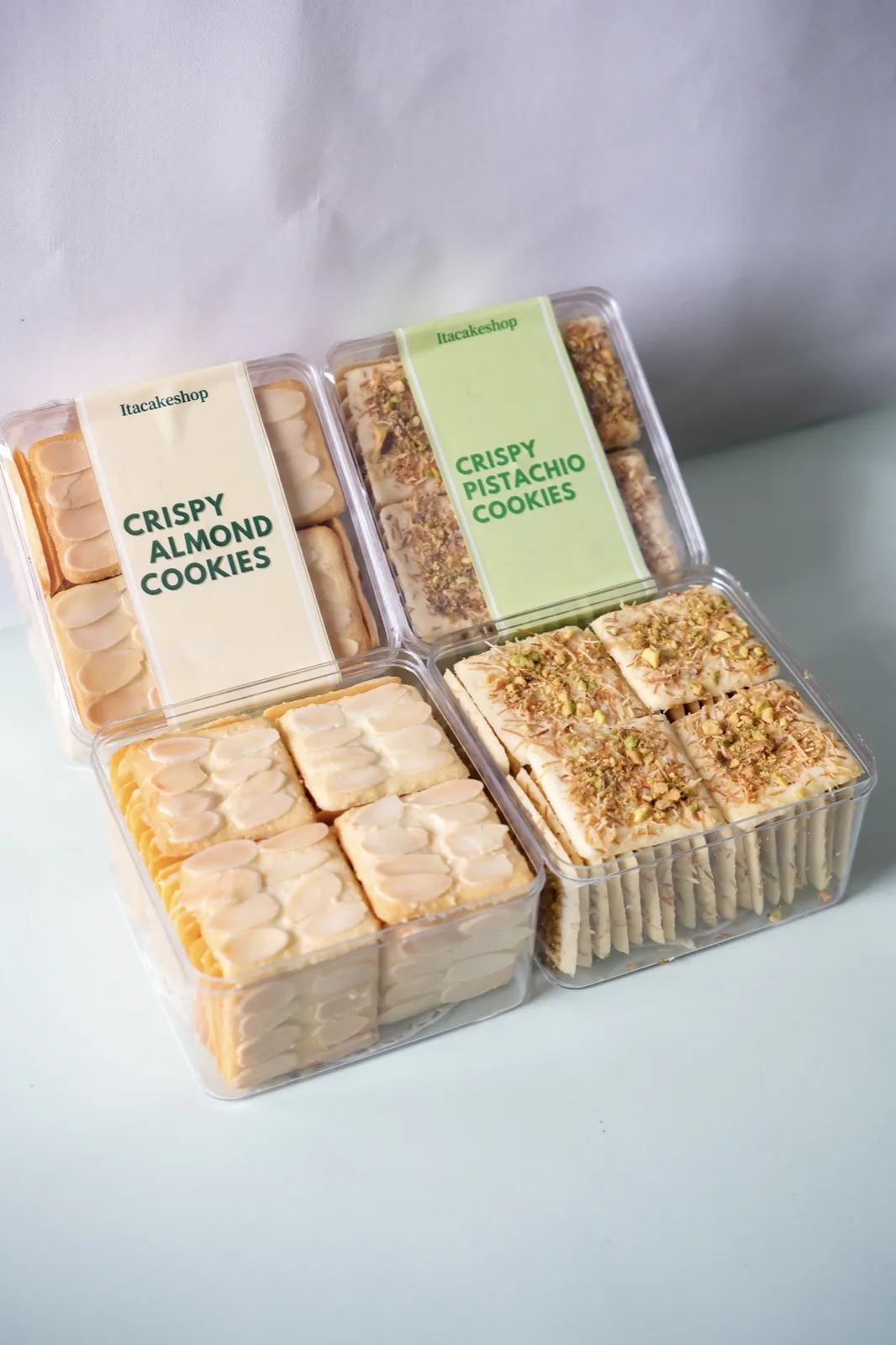 Crispy cookies Itacakeshop, lembaran tipis bertabur almond dan pistachio