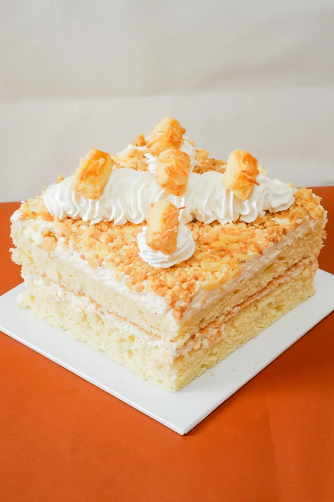 Empat square cake Itacakeshop: kastengel, redvelvet, blackforest, dan belgian
